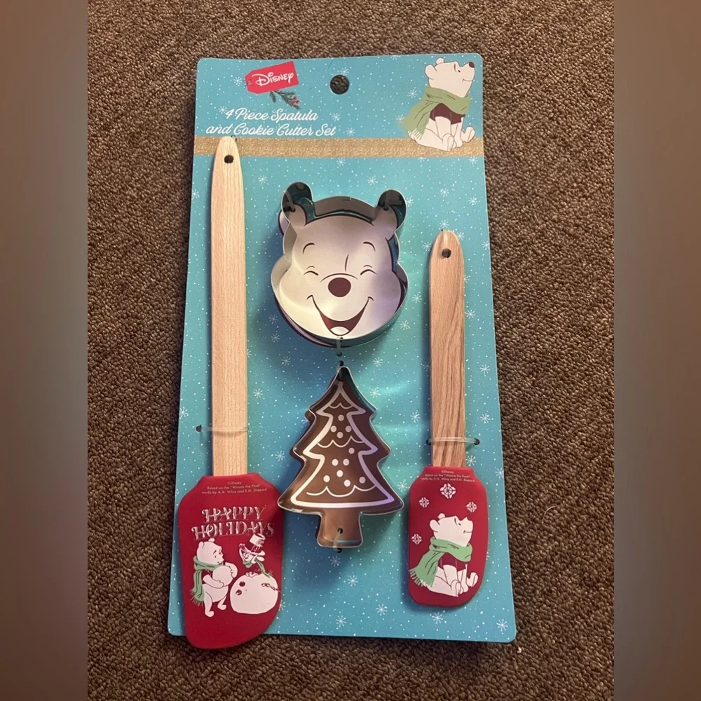 Disney Winnie the Pooh set of 4 baking set NWT